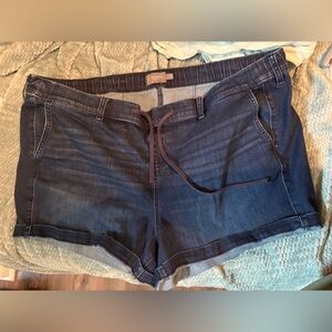 Torrid Pull on Jean Shorts - size 3